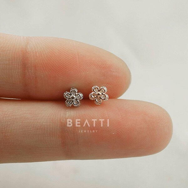 Tiny flower cartilage earring, tragus stud, tragus earring, cartilage stud, cz piercing, conch, helix, tiny tragus