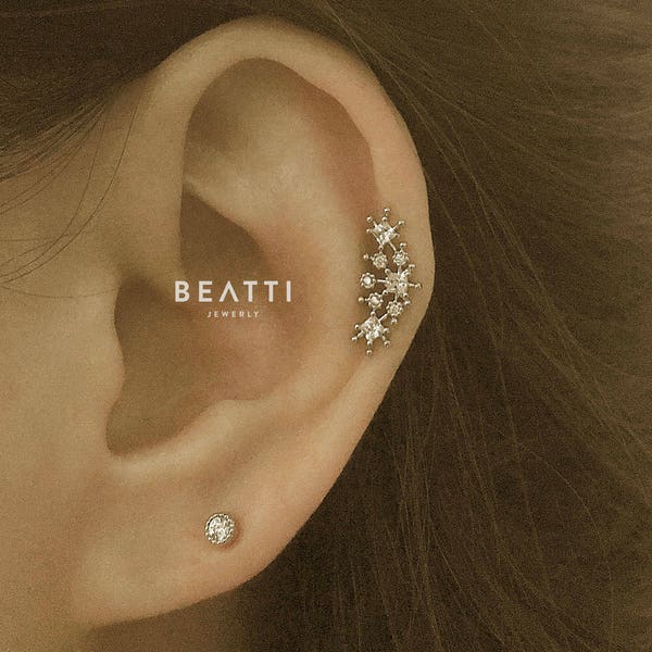 Curved Flower Cartilage Earrings, Helix earrings, Helix Piercing, Conch Piercing, Flower Piercings