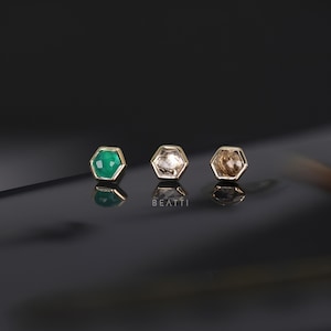 Aria • Extrémités sans filetage en pierres précieuses naturelles • Boucles d'oreilles hexagonales à fond plat en pierres précieuses • Argent sterling 925 avec vermeil 14 carats • Tige en titane