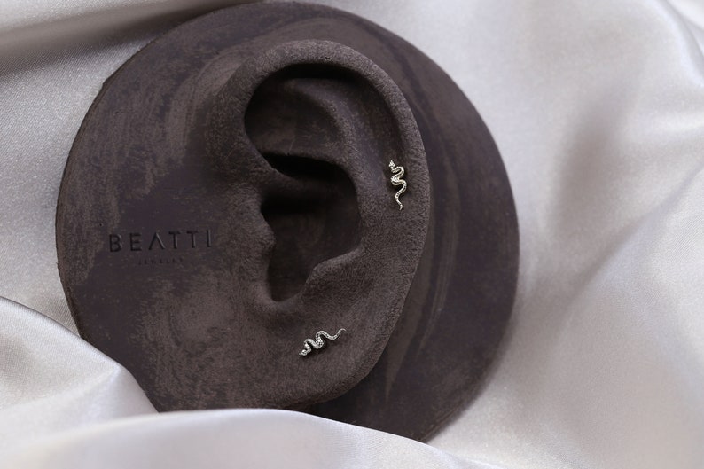 NEW ‣ Tiny Snake Cartilage Earring • Snake Tragus • Snake Conch Earring • Snake Tragus • Helix • Cartilage Piercing • Unique Piercing 