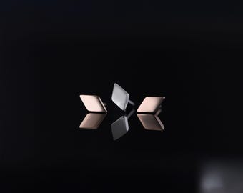 NEW ‣ Tiny Flat Diamond Threadless Push Pin Labret Stud • Rhombus Cartilage earring • Tragus/Helix/Conch • Titanium FlatBack