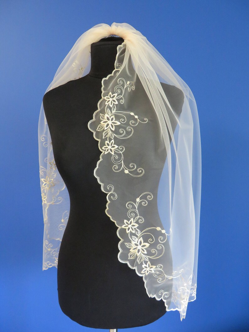 blush lace veil