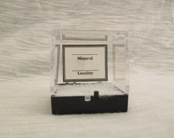 Empty Perky Box For Thumbnail-Sized Mineral Specimens 9735x