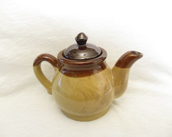 Vintage Teapot Stoneware 10450x