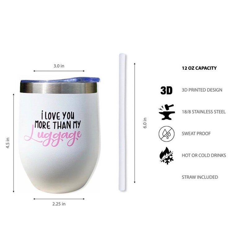 Puede incluir: Un vaso de vino blanco de acero inoxidable con una inscripci&oacute;n rosa que dice "Te amo m&aacute;s que a mi equipaje". El vaso mide 4,5 pulgadas de alto, 3 pulgadas de ancho y 2,25 pulgadas de di&aacute;metro. Viene con una pajita y es a prueba de sudor.