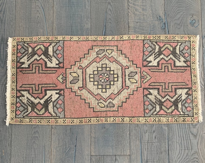 Small Vintage Rug - 3 x 1, Small Rug, Mini Rug, Kitchen Rug, Bathroom Rug, Doormat, Faded Rug (3’1” x 1’5”)
