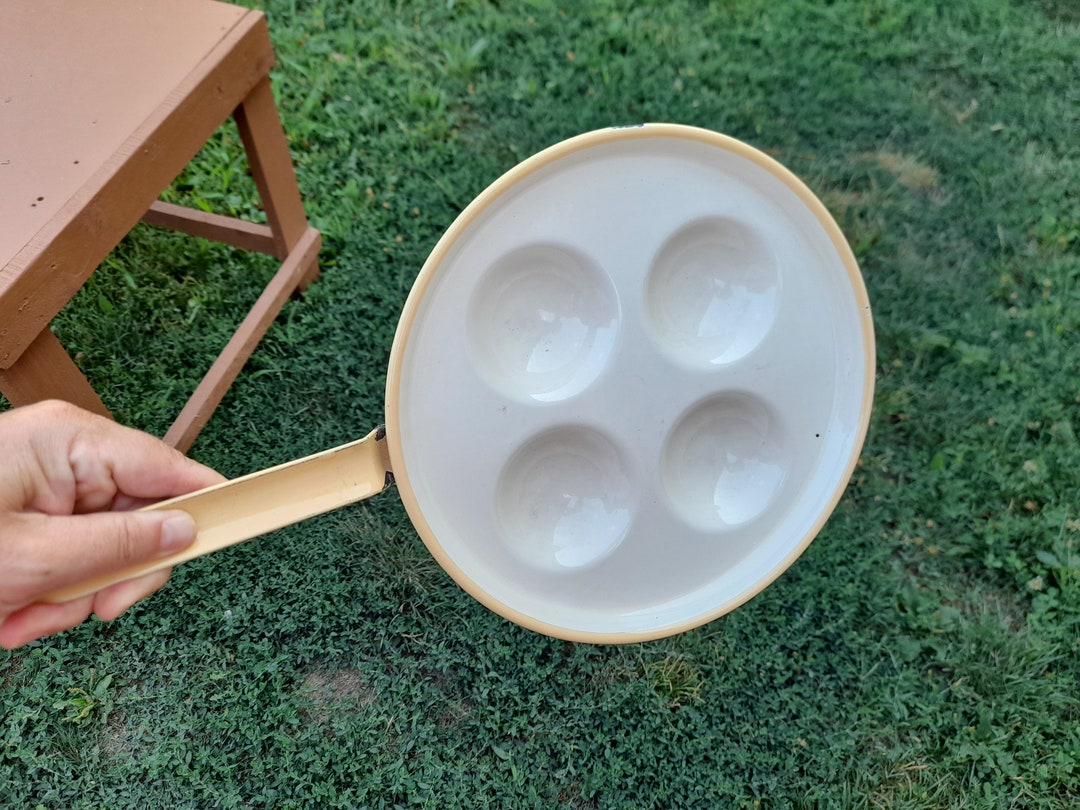 Vintage Skillet for Frying Eggs/skillet Enameled/yellow Enameled Pot