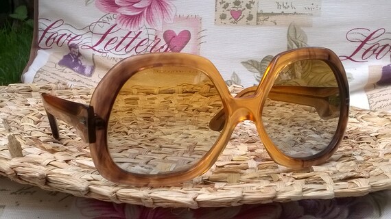 Vintage Sunglasses/70s Sunglasses / Square glasses