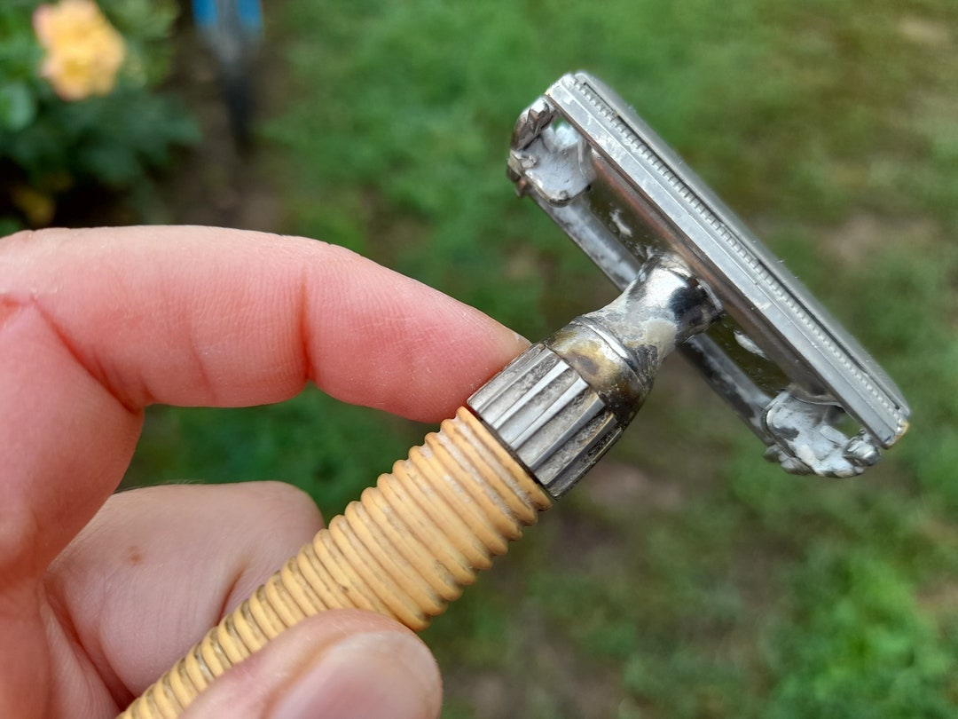 Vintage Razor/ Hand Razor/ Turn the Handle, Put the Blade Etsy