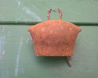 Antique cow bell, Patina Cow Bell, All Metal Antique Farm animal cow belll,Antique cow bell working clapper /Very Rusty And Primitive