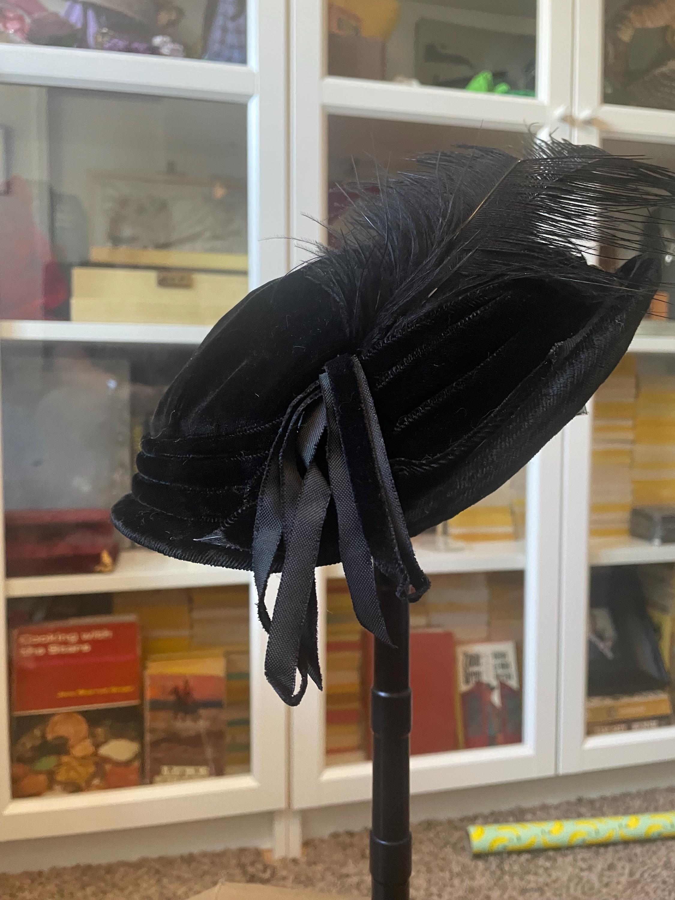 1930s–40s Black Silk Velvet Skull Cap with Sculptural Corded Trim Skull Cap Black Velvet Vintage Hats for Women for sale | eBay main image 3