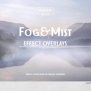 Może przedstawiać: Kolekcja nakładek fotograficznych z efektami mgły i mgiełki. Obraz przedstawia mglisty jezioro z górami w tle. Tekst "Fog & Mist Effect Overlays" jest wyświetlany na jasnoniebieskim tle w kolorze białym.