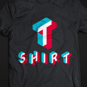 Puede incluir: Una camiseta negra con un dise&ntilde;o 3D de la palabra "SHIRT" en azul, rojo y blanco. La "T" de "SHIRT" es m&aacute;s grande que las otras letras y est&aacute; en el centro de la camiseta.