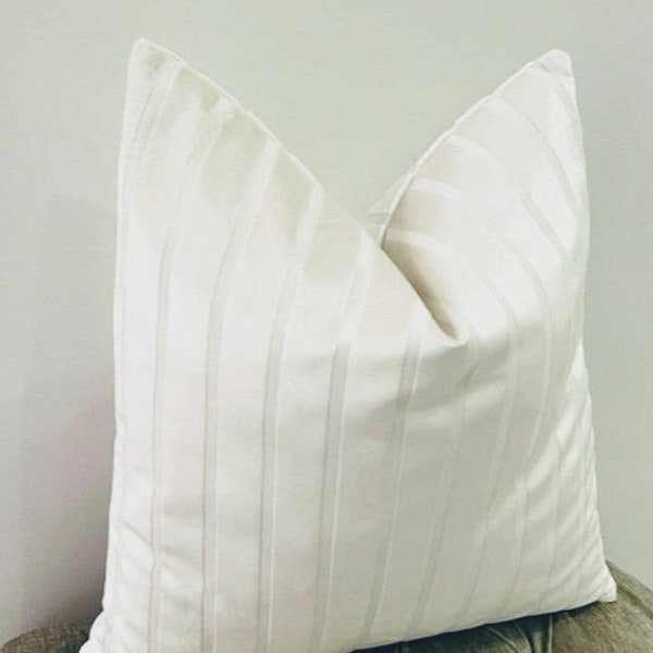 Luxury Cream Velvet Pillow Cover, Cream Pillows, 18X18 Velvet Pillow, Decorative Pillow, 24X24 Throw Pillow, Velvet Cushions, Velvet Pillows