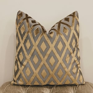 Luxury Pale Gold Velvet Pillow, Gold Pillows, Pillow Cover, Decorative Pillow, Throw Pillow, Velvet Cushion, Pale Gold Velvet Pillow Covers