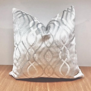 Luxury Silver Grey Velvet Throw Pillow, Grey Pillows, Velvet Pillow Cover, Decorative Pillow, Velvet Cushion Case, Silver Grey Velvet Pillow