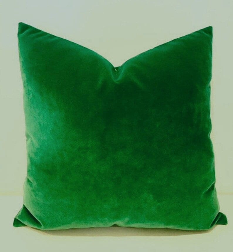 Luxury Kelly Green Velvet Pillow Cover. High Quality Cushion Case For Couch And Sofas. Very Nice Choice For Home Decor. All Sizes Available. Also a perfect choice as a gift. Made From Soft And Heavy Weight Upholstery Velvet Fabric. Machine Washable.
