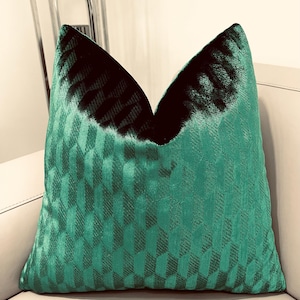 Emerald Green Velvet Pillow Cover, Decorative Throw Pillow, 18X18 Accent Pillow, Euro Sham Cover, Couch Pillow Case, Chair Cushion Cover