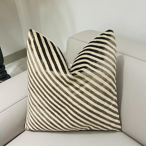 Luxury Beige Velvet Pillow Cover, Beige Pillow Cover,  Beige Velvet Pillow, Throw Pillow Cover, Decorative Pillow Case, Pillow Cover 18X18