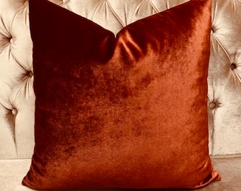 Housse de coussin en velours cuivré : coussin de luxe rouille