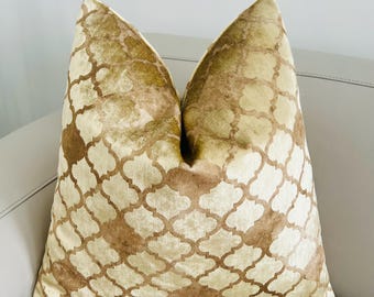 Luxury Velvet Cushion Cover: Pale Gold Patterned Throw Pillow