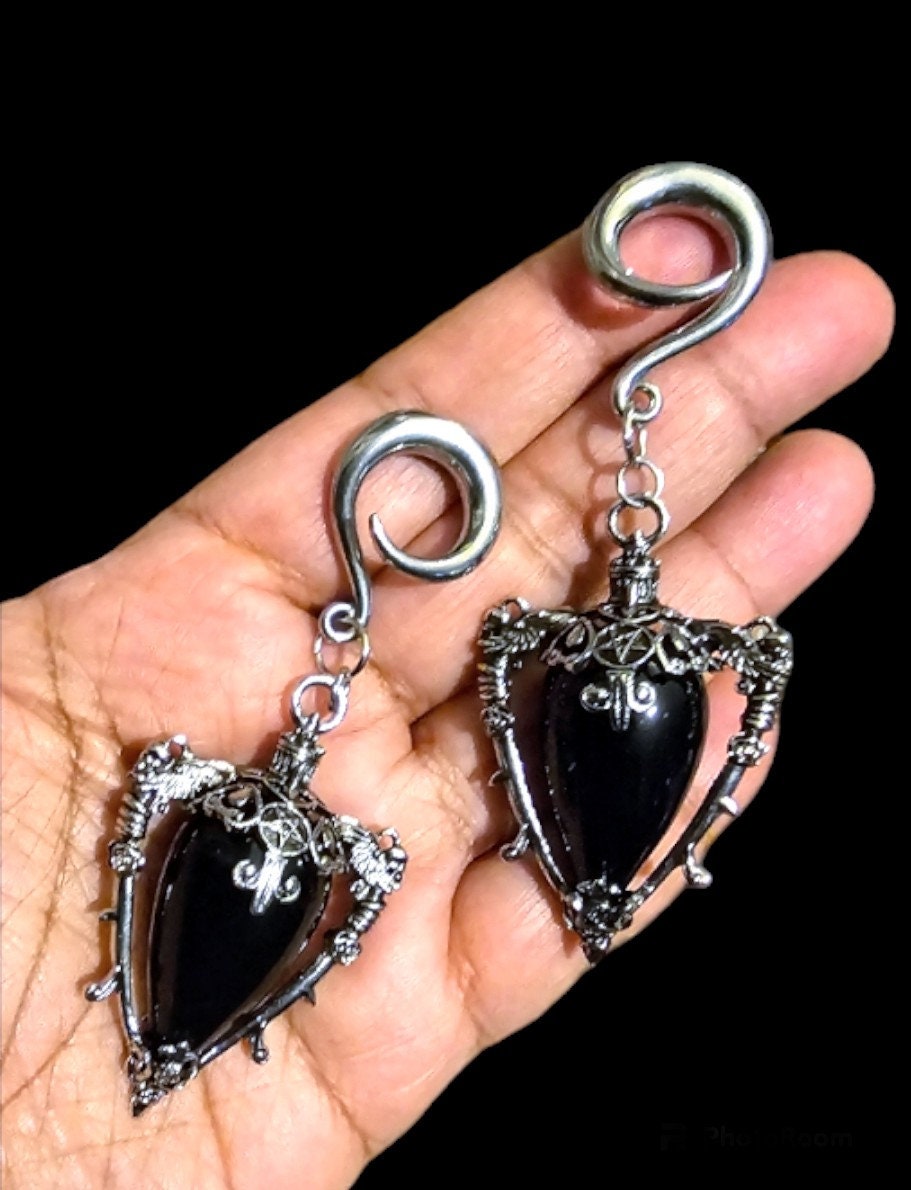 Black onyx goth ear wight, goth ear weights- onyx stone ear weights- pentacle ear weights