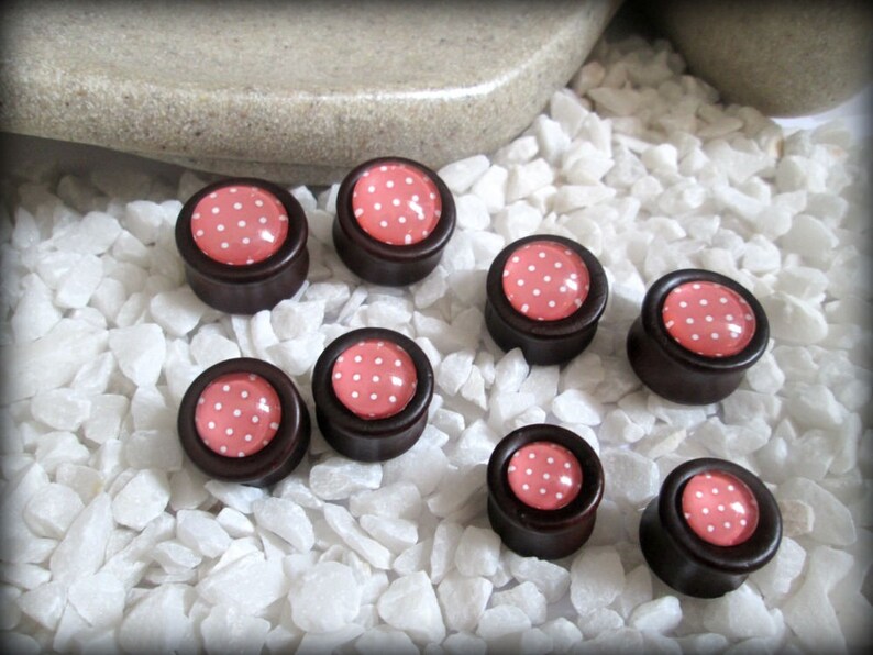 Light pink Polka dot ear plugs tunnels-cabochon ear plugs,wood flesh tunnels,pink ear plugs-retro ear plugs