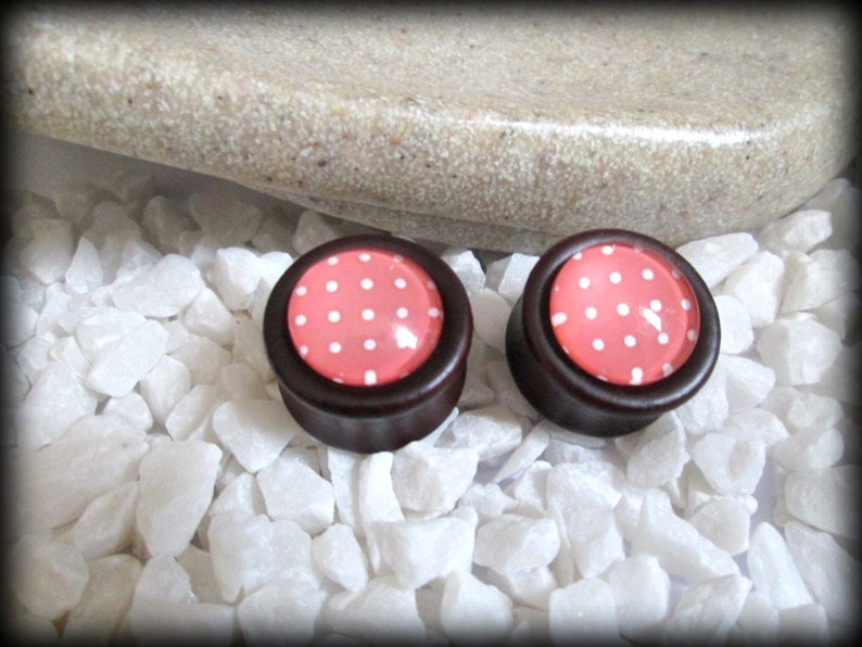 Light pink Polka dot ear plugs tunnels-cabochon ear plugs,wood flesh tunnels,pink ear plugs-retro ear plugs
