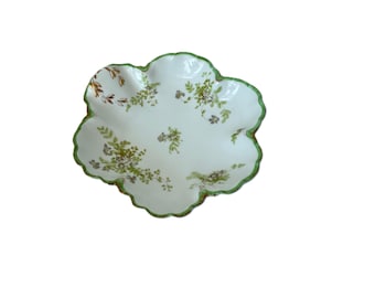 Bol antiguo de servir Haviland Limoges con borde festoneado - Modelo Schleiger 52 - Helechos verdes y detalles dorados - Porcelana fina francesa