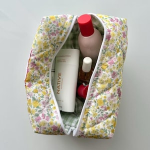 Floral Gingham Quilted Makeup Bag: Quilted Cosmetic Travel Pouch