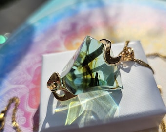 AEL'DORYN - Cœur de Dragon de Lumière Émeraude | Amulette en Cristal ANDARA | Acier Inoxydable | Cristal Andara Vert, Taille Fine / Or | 5D+++++