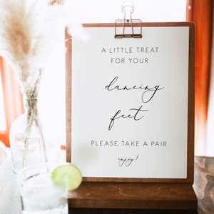 Editable Dancing feet Sign | Dancing feet Wedding Template | Printable calligraphy flip flop sign | Dancing feet sign, Templett FRIDA 110
