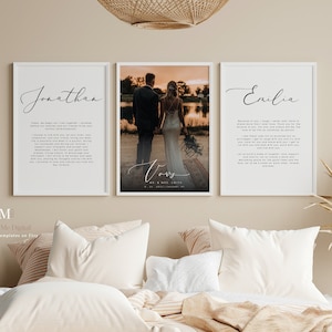 Può includere: Tre modelli di voti di matrimonio stampabili con una foto in bianco e nero di una coppia in piedi su una spiaggia al tramonto. Il testo sui modelli a sinistra e a destra recita rispettivamente "Jonathan" ed "Emilia". Il modello centrale presenta la parola "Voti" scritta in corsivo con la data "1 luglio 2023" sotto.