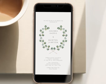Op de afbeelding: Een digitale huwelijksuitnodiging met een groene eucalyptuskrans rond de namen "Amanda Harris & Quinton Jameson". De uitnodiging geeft de datum, tijd en locatie van de bruiloft aan: zondag 11 augustus 2018 om 14:00 uur in The Lighthouse, Pier at Chelsea Piers, New York, NY, 10011 USA. Diner en dansen volgen.
