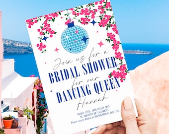 Op de afbeelding: Een witte uitnodiging met roze bloemen en een blauwe discobal. De tekst luidt "Join us for a Bridal Shower for our Dancing Queen Hannah. Friday, 18th - 20th August 20XX. 25. Norcott Rd, California. Please RSVP to Renira at 000 000 0000 by July 12th."