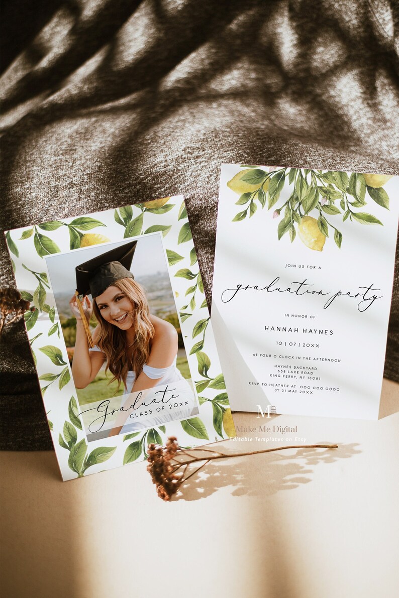 以下が含まれることがあります： レモンの木のデザインが施された卒業パーティーの招待状。20XX年に卒業するハンナ・ヘインズさんのための招待状です。パーティーは、20XX年10月7日午後4時に彼女の庭で開催されます。20XX年5月31日までにRSVPをお願いします。