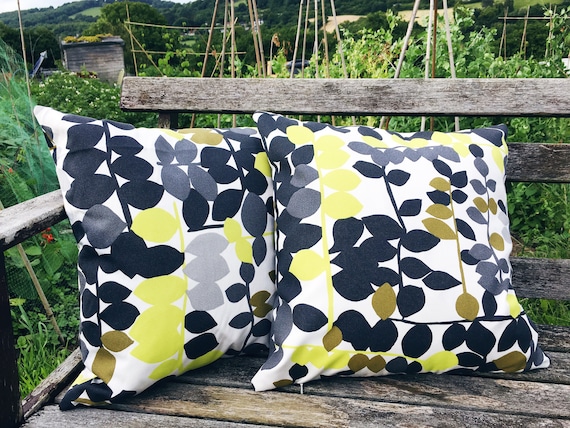 Leaf top print cushions