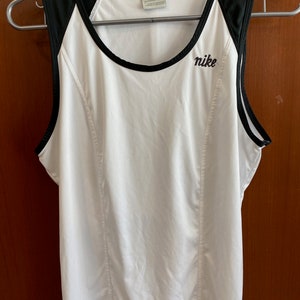Nike White Golf / Running / Tennis / Jogging / Walking Shirt - Active Wear - Size Large (L) Lightly Worn - Tank - Sleeveless