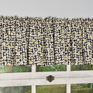 Daisy Valances,Daisy Curtains,Gingham print Valances,Flower Valances,Daisy Home Decor,Country Valances,Country Home Decor,Floral Valances