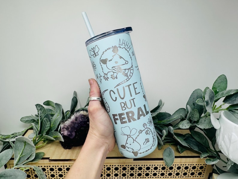 Süße aber wilde Opossum Reisebecher, Opossum Geschenk Lustige Kaffeetasse (20 Unzen dünn) Bild 2