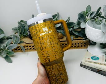 1125 ml Gläser • Geschenk für Naturliebhaber • Lasergravur Camping Berge Wald Sonne Design • Outdoorsy Coworker Geschenk