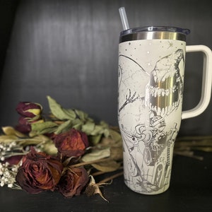 Alptraum vor • Jack Sally Halloween 40 Unzen Laser gravierter Becher mit Griff, isolierter Heiß- und Kaltbecher Reisebecher mit Deckel und Strohhalm