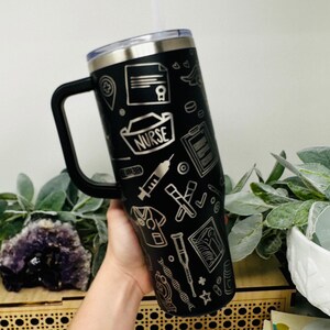 Gobelet gravé pour infirmière : tasse de voyage isolée 40 oz avec anse