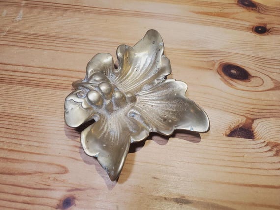 Vintage Solid Brass Grape Leaf Trinket Ring Dish … - image 2
