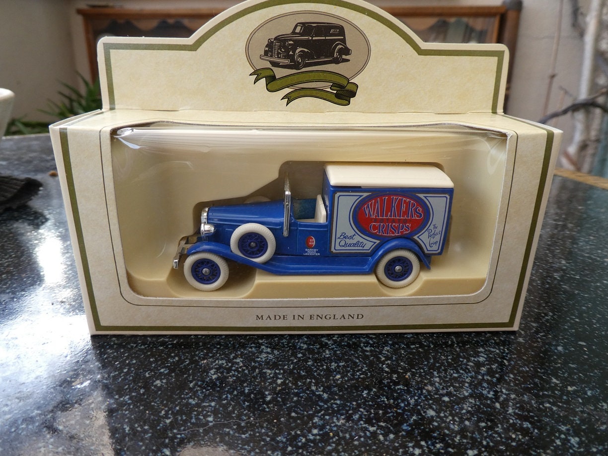 LLEDO PLC Days Gone by Vintage Walkers Crips Lorry Boxed Perfect