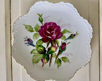 Plato de porcelana vintage Lefton China 6926 pintado a mano con rosas rosas y borde dorado.