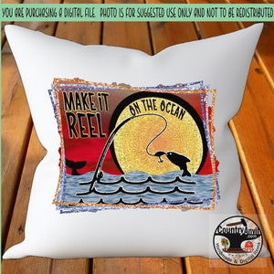 Hochseefischen Sublimation PNG Download Design, digital druckbare PNG für DTF, "Make it Reel on the Ocean" unter einem roten Himmel Golden Sunrise