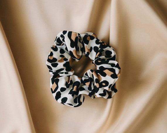 Anna hair scrunchie