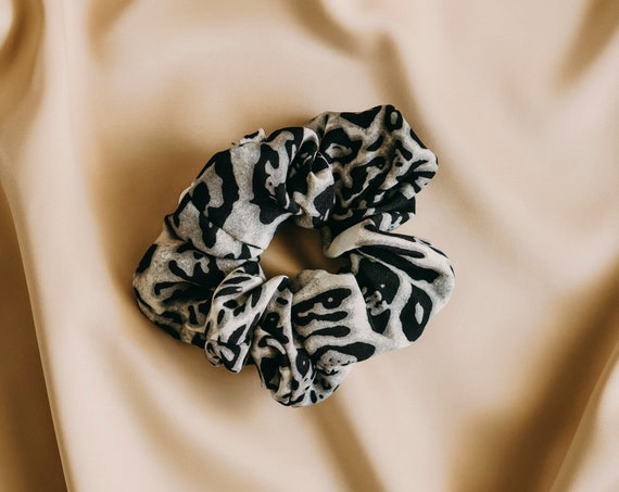 Rita hair scrunchie
