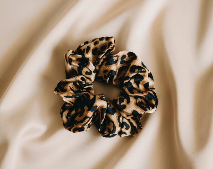 Mercedes hair scrunchie